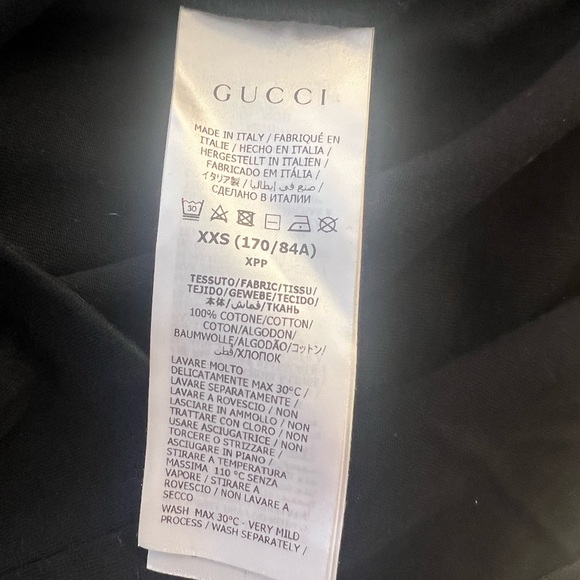 Gucci Black T-Shirt with Gold and Red Logo - Picture 5 of 9
